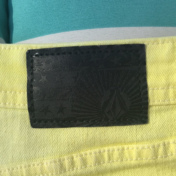 NWT Juniors Volcom High Voltage Cut off Shorts - Picture 5 of 12